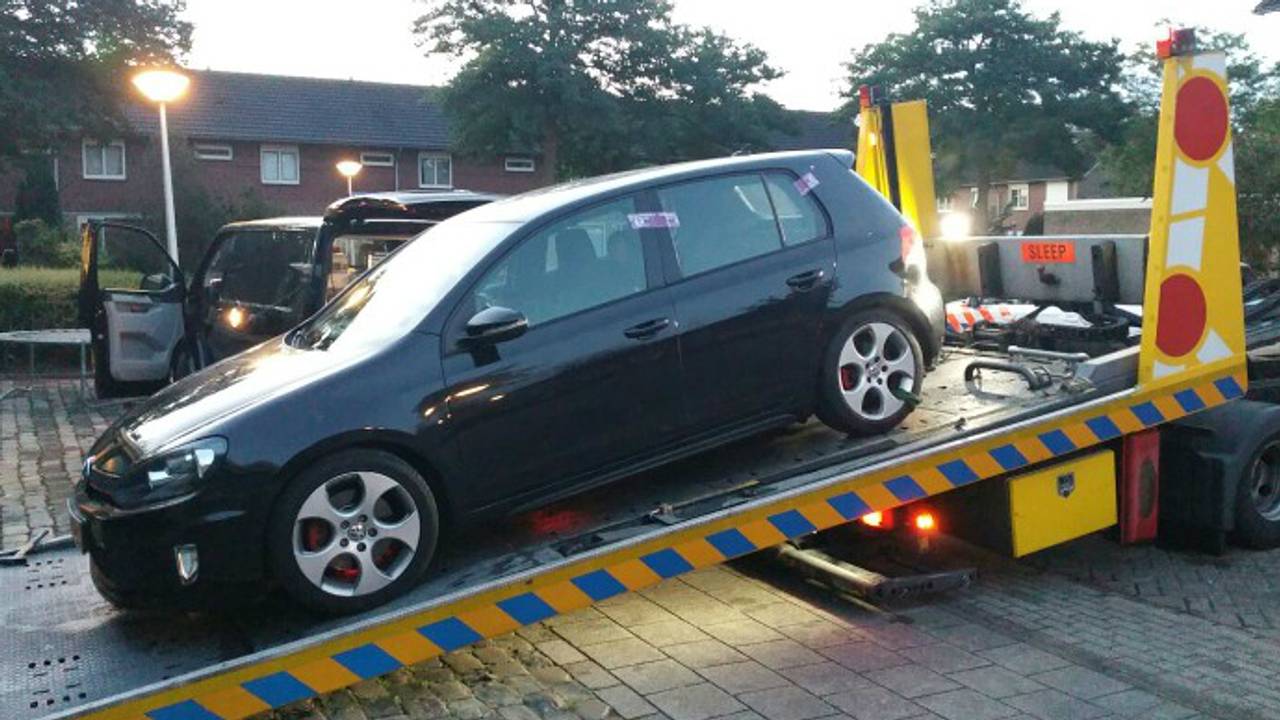Een van die auto's die werd gevonden bij de bendeleden (Foto: Politie)