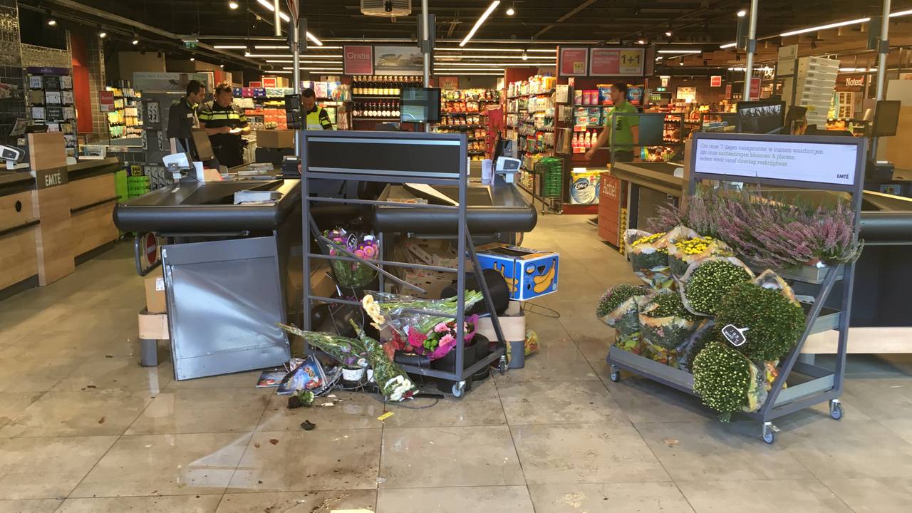 De bloemenafdeling stond precies op de verkeerde plek. (Foto: Nick den Boer/GinoPress )