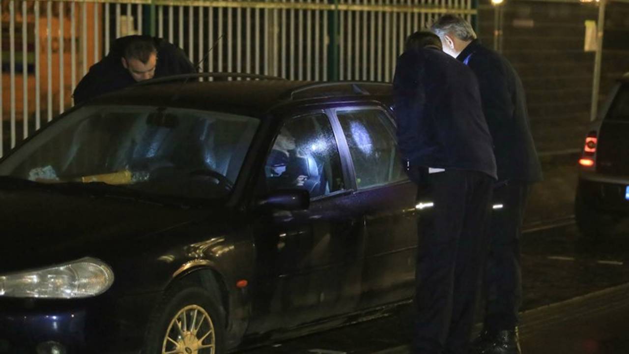 De auto waar de dader in vluchtte na de mishandeling. Foto: Harrie Grijseels/SQ Vision