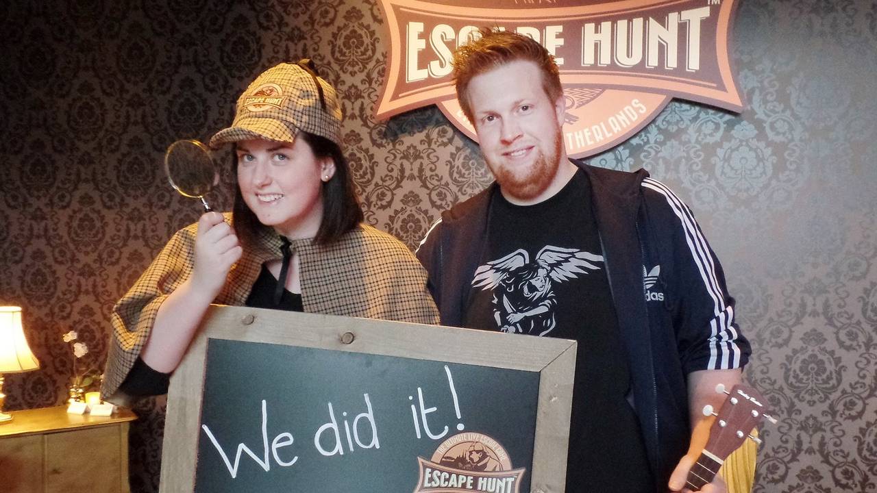 Nathalie Slotboom (L) na een ontsnapping in Eindhoven