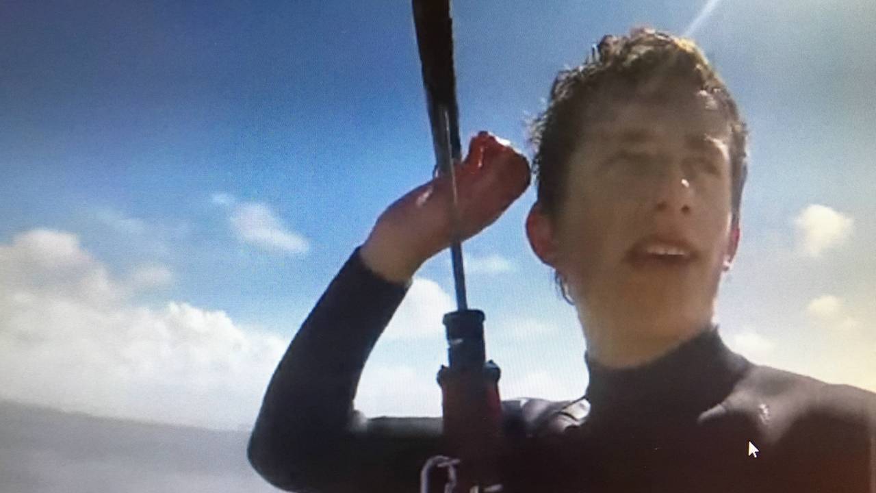 Kitesurfer L’abbee wil het ver schoppen met zijn prestaties én eigengemaakte surfborden