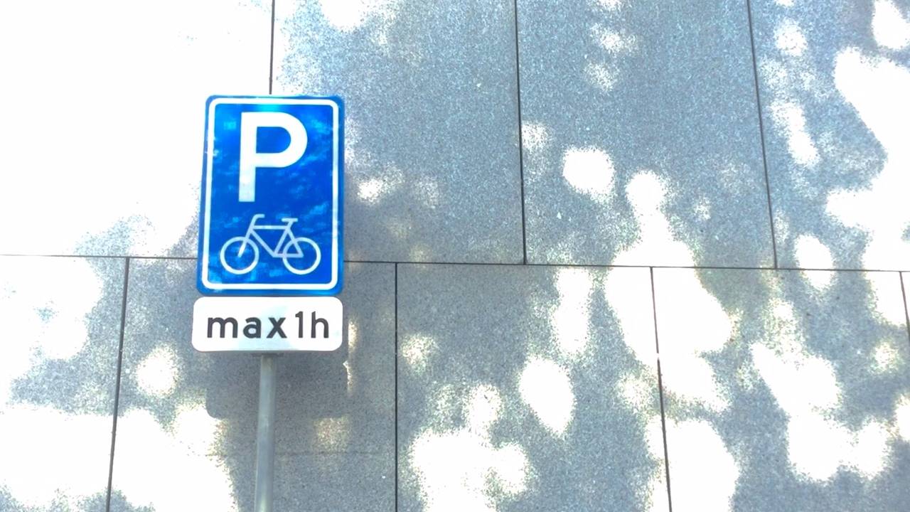 Hier mag je maar 1 uur parkeren.