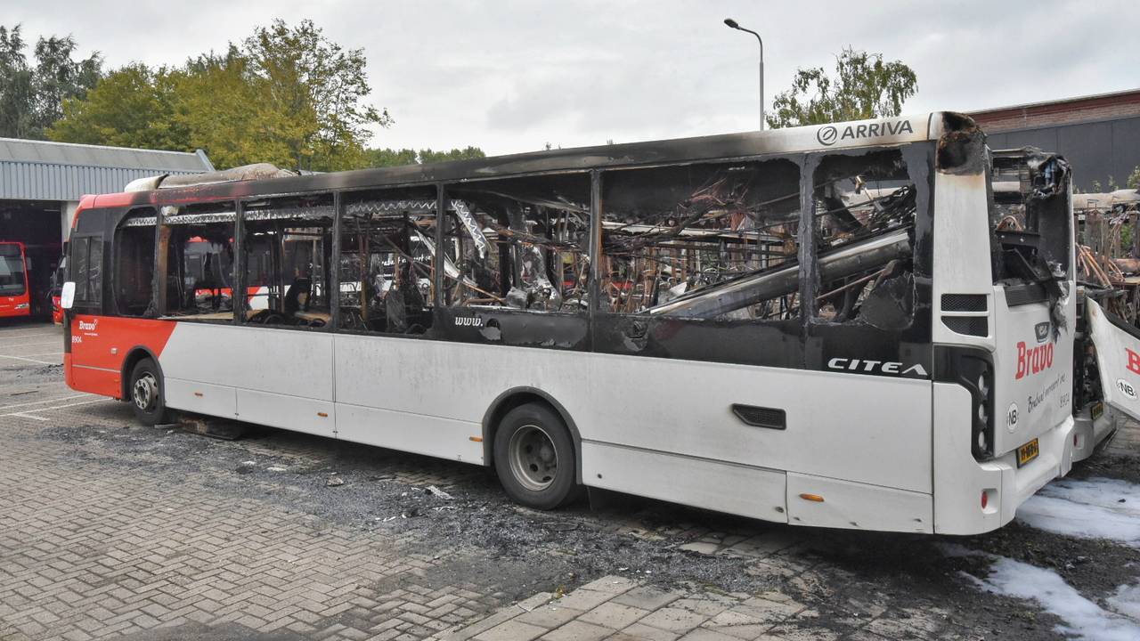 Een trieste aanblik op de ochtend na de brand. (Foto: Toby de Kort)
