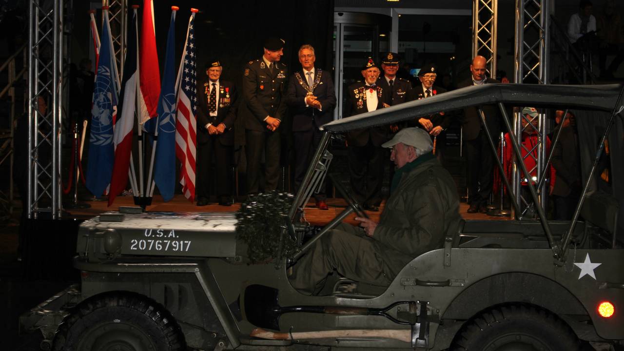 Defilé in Eindhoven (Foto Dirk verhoeven)