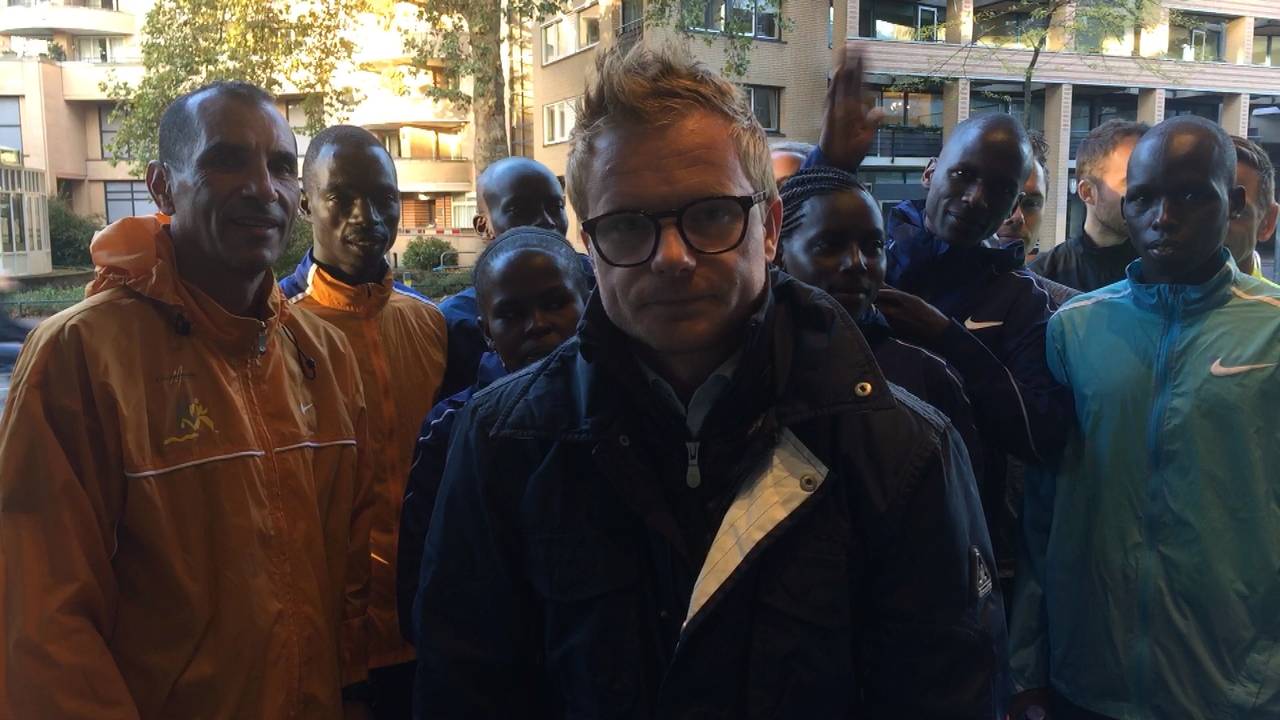 Verslaggever Floyd Aanen met de toplopers die zondag deelnemen aan de Eindhovense marathon.