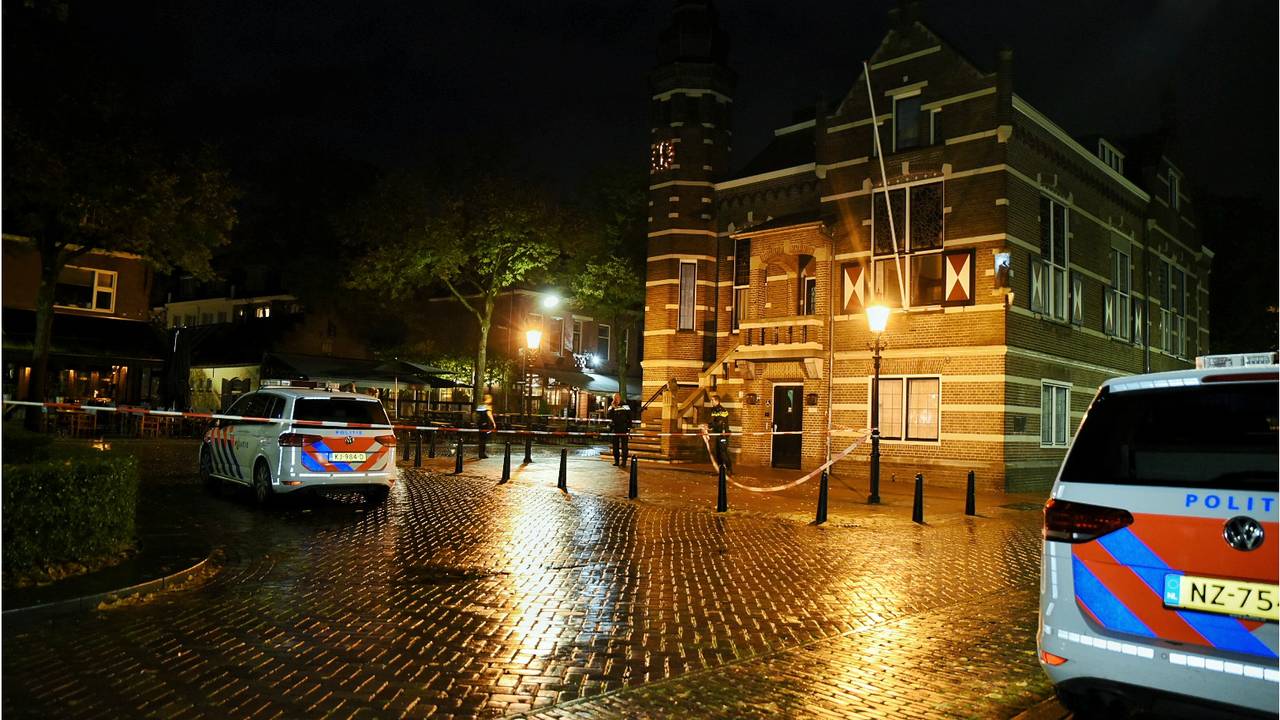 De politie zette een deel van De Lind af. (Foto: Toby de Kort)