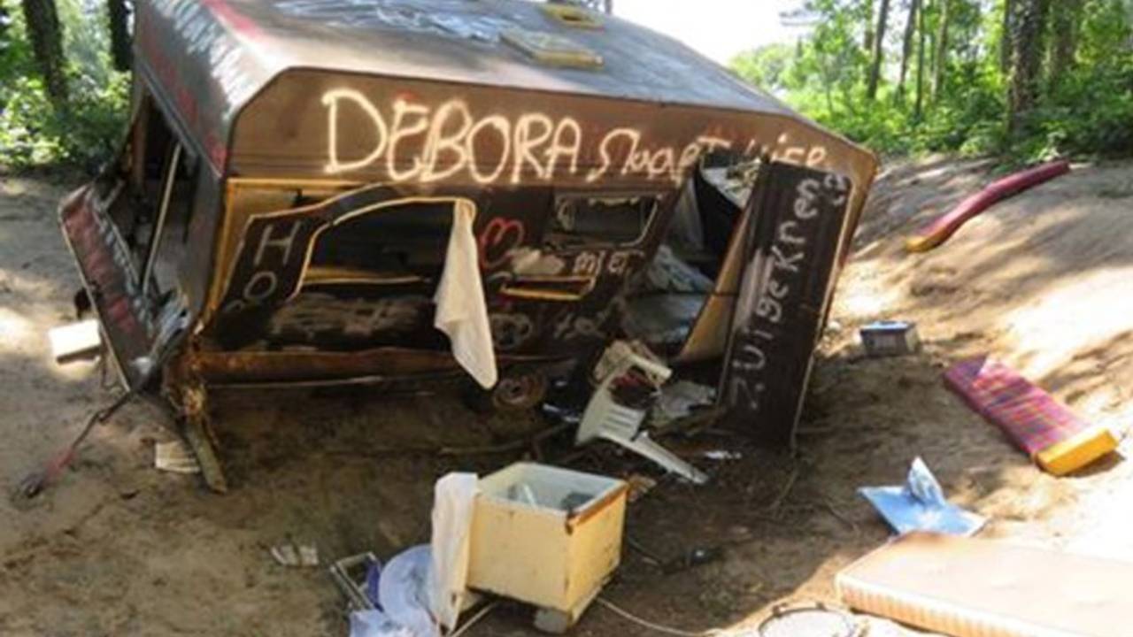 De caravan werd in juni gedumpt (foto: gemeente Drimmelen)