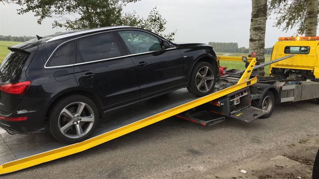 Op auto's van de verdachten is beslag gelegd (Foto: Openbaar Ministerie)
