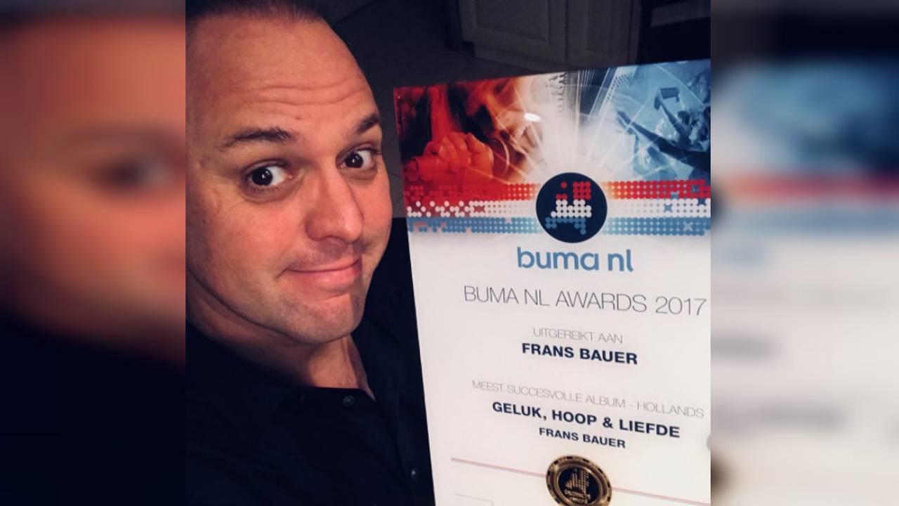 Frans is ontzettend blij met de prijs (foto: Instagram Frans Bauer).