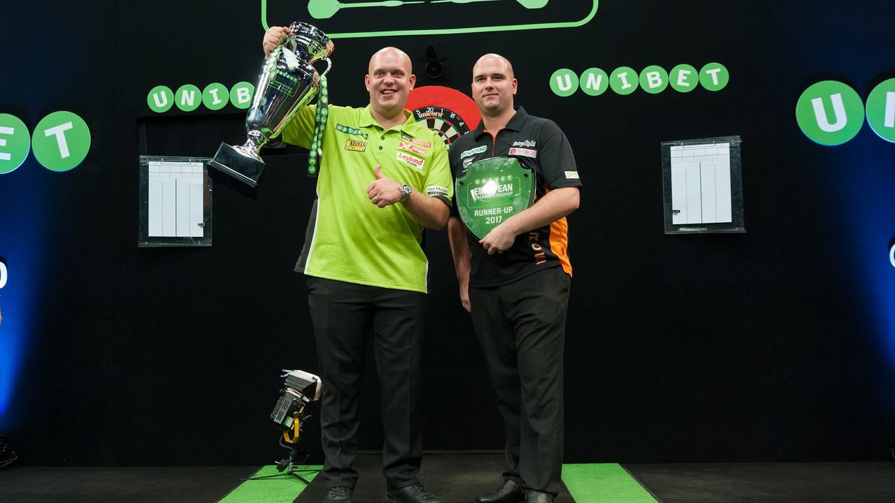 Michael van Gerwen heeft weer een prijs binnen. (foto: Kelly Deckers)