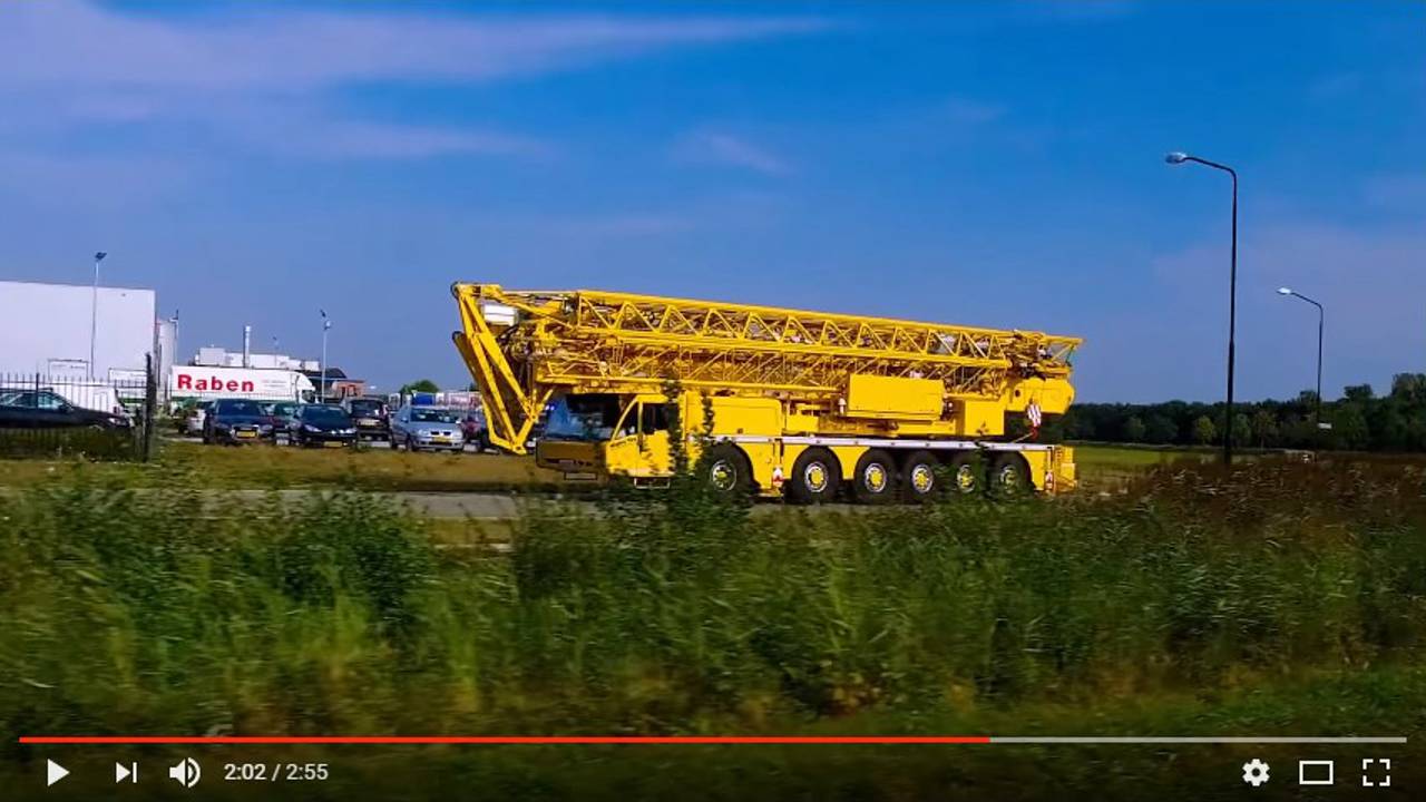 De hybride mobiele hijskraan (videobeeld: Spierings Mobile Cranes)