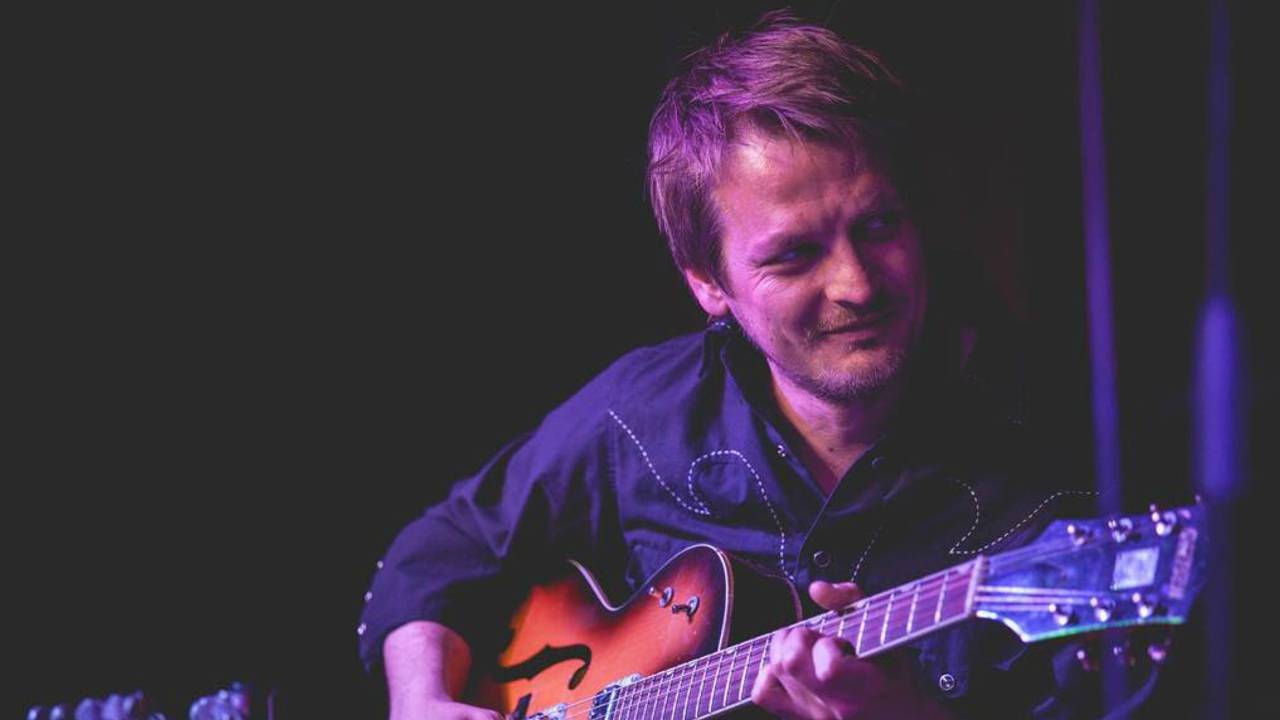 Maarten van Damme, de nieuwe bassist van Racoon. (Foto: Anne Smeets)