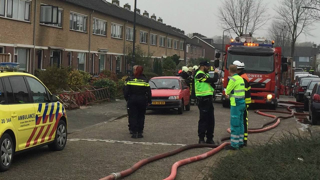 Drie personen ademen rook in bij brand in Oosterhout (Foto: Erik Peeters)
