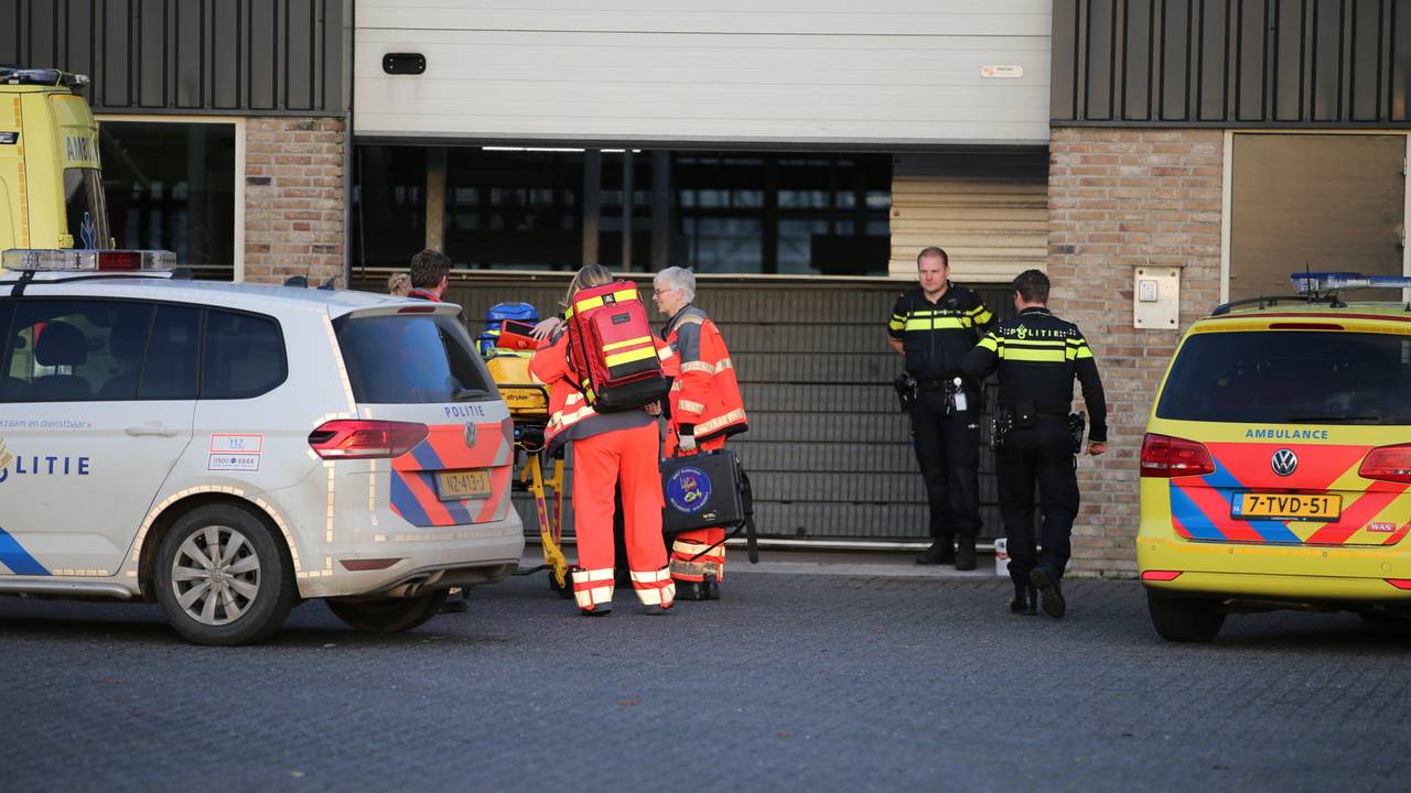 De man was aan het werk en viel. Foto: Marcel van Dorst / SQ Vision