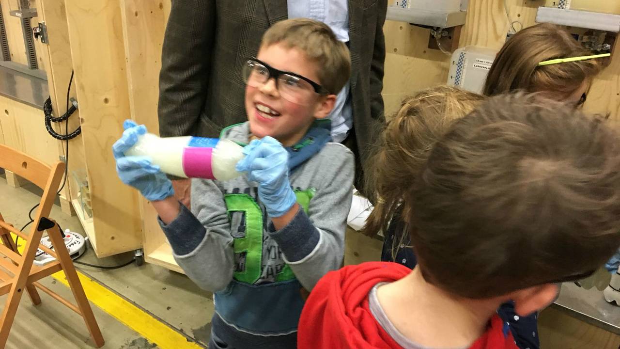 Er wordt met volle teugen genoten van de limonadefabriek