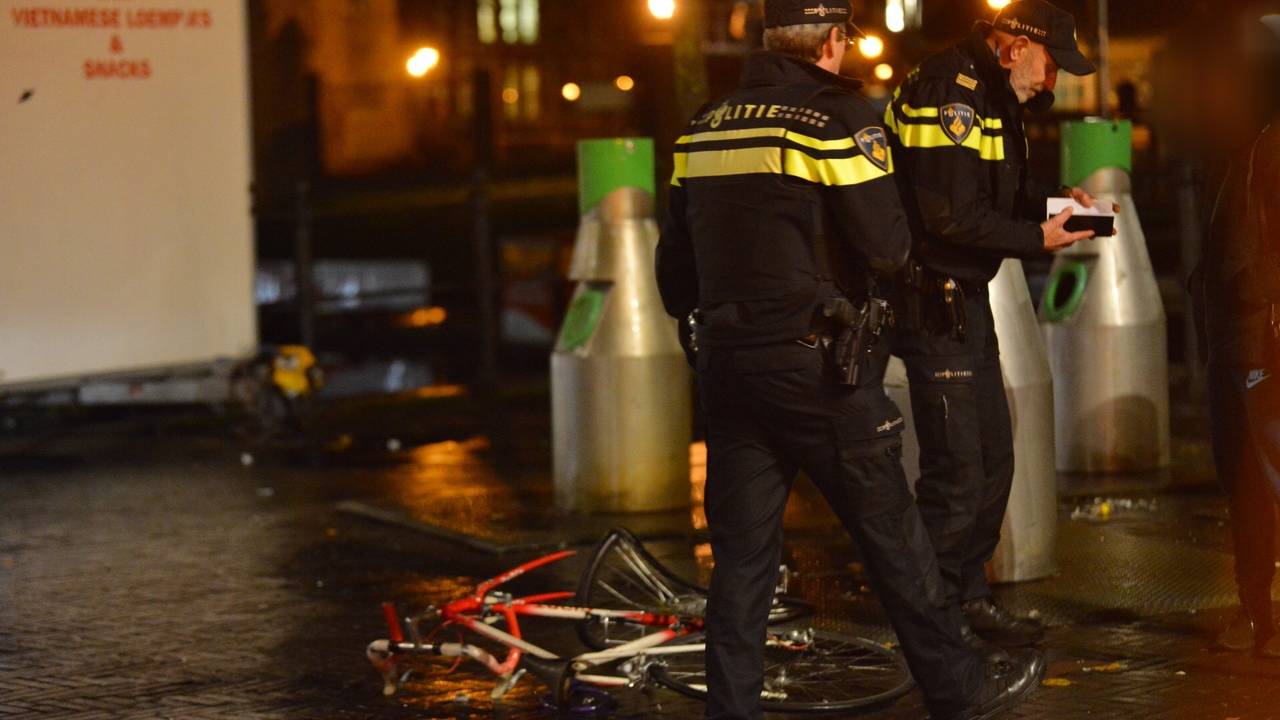 De fietser raakte gewond. (Foto: Perry Roovers/SQ Vision)