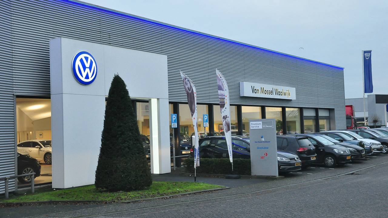 Autobedrijf Van Mossel in Waalwijk. (Foto: Marvin Doreleijers)