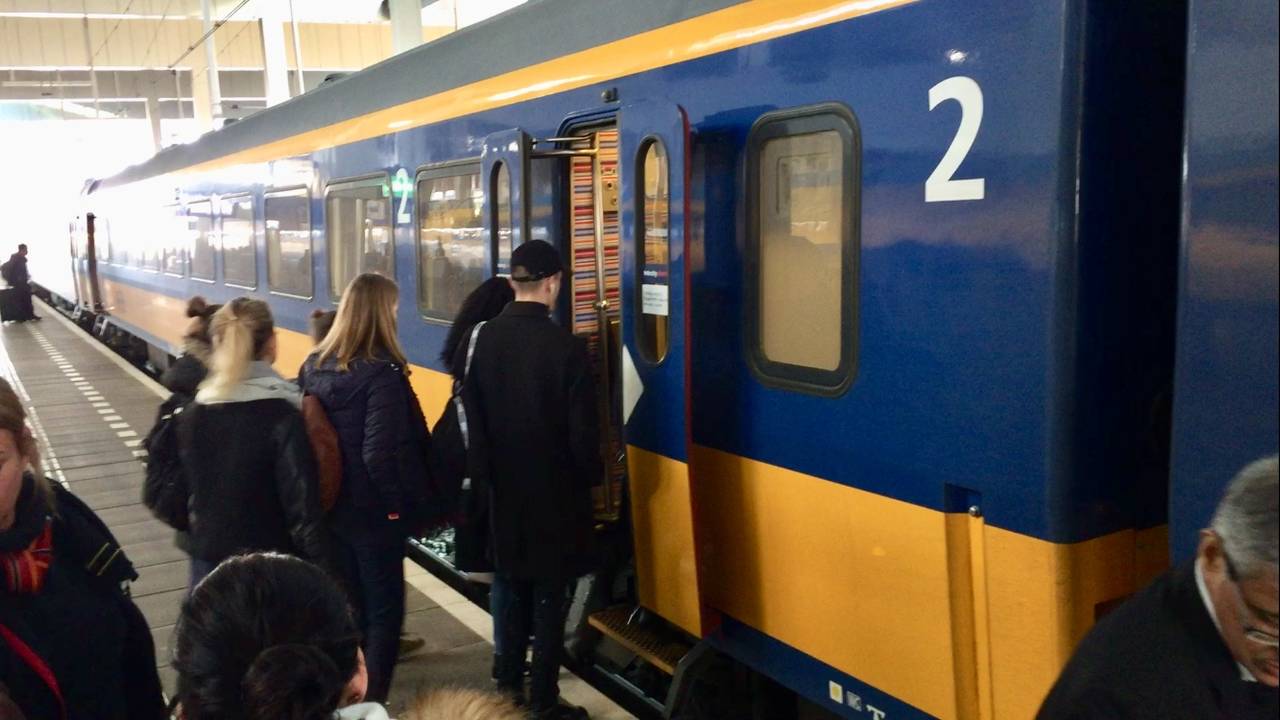 De Intercity Direct op station Breda