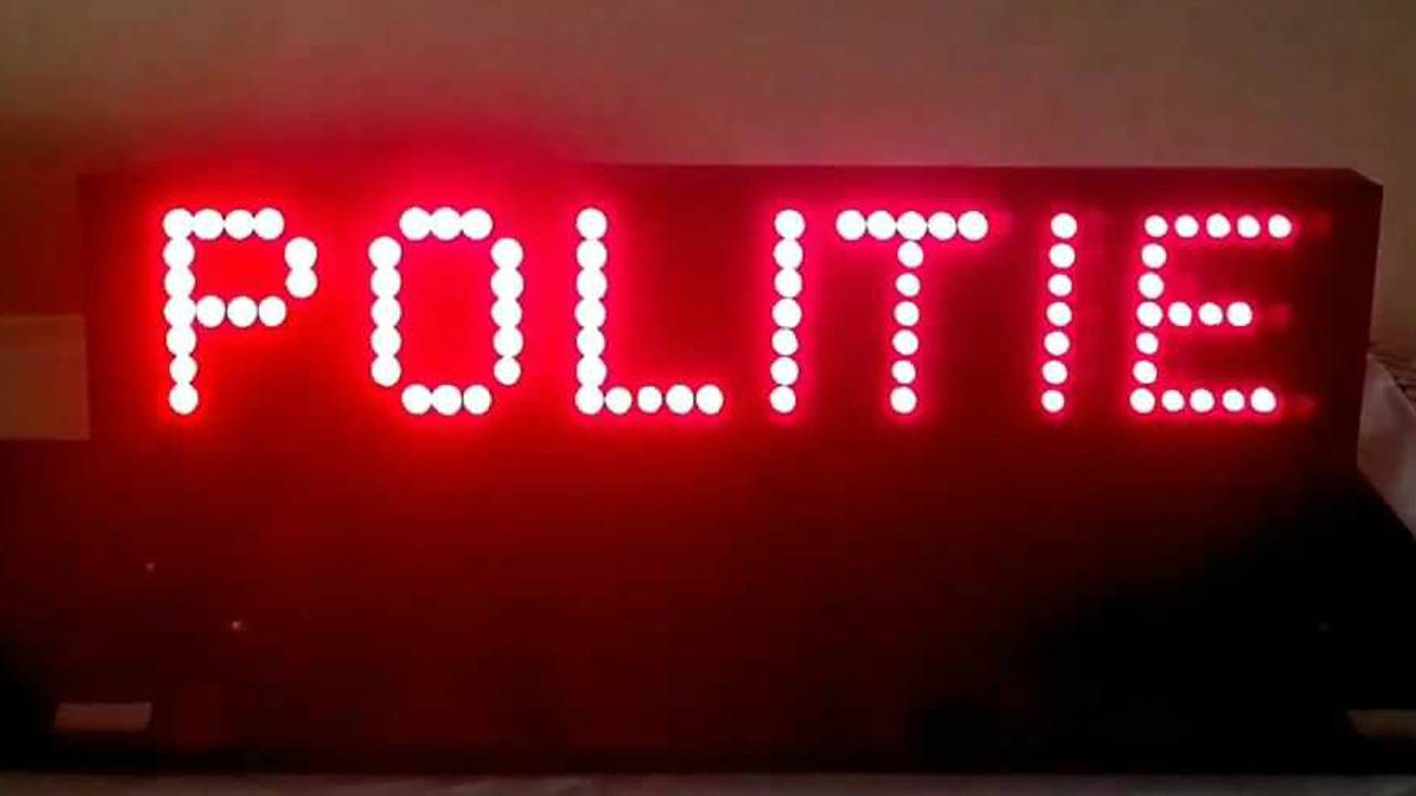 De man had een balk met 'Stop politie' in zijn auto.