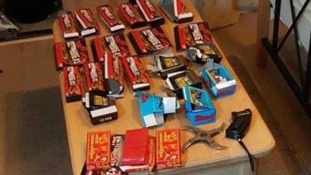 In Vlijmen vond de politie dinsdag dit verboden vuurwerk. (Foto: Politie Oost-Brabant)