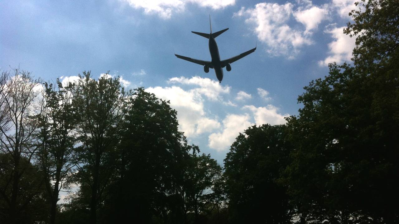 Meer passagiers en vliegtuigen op Eindhoven Airport. (Foto: Raoul Cartens)