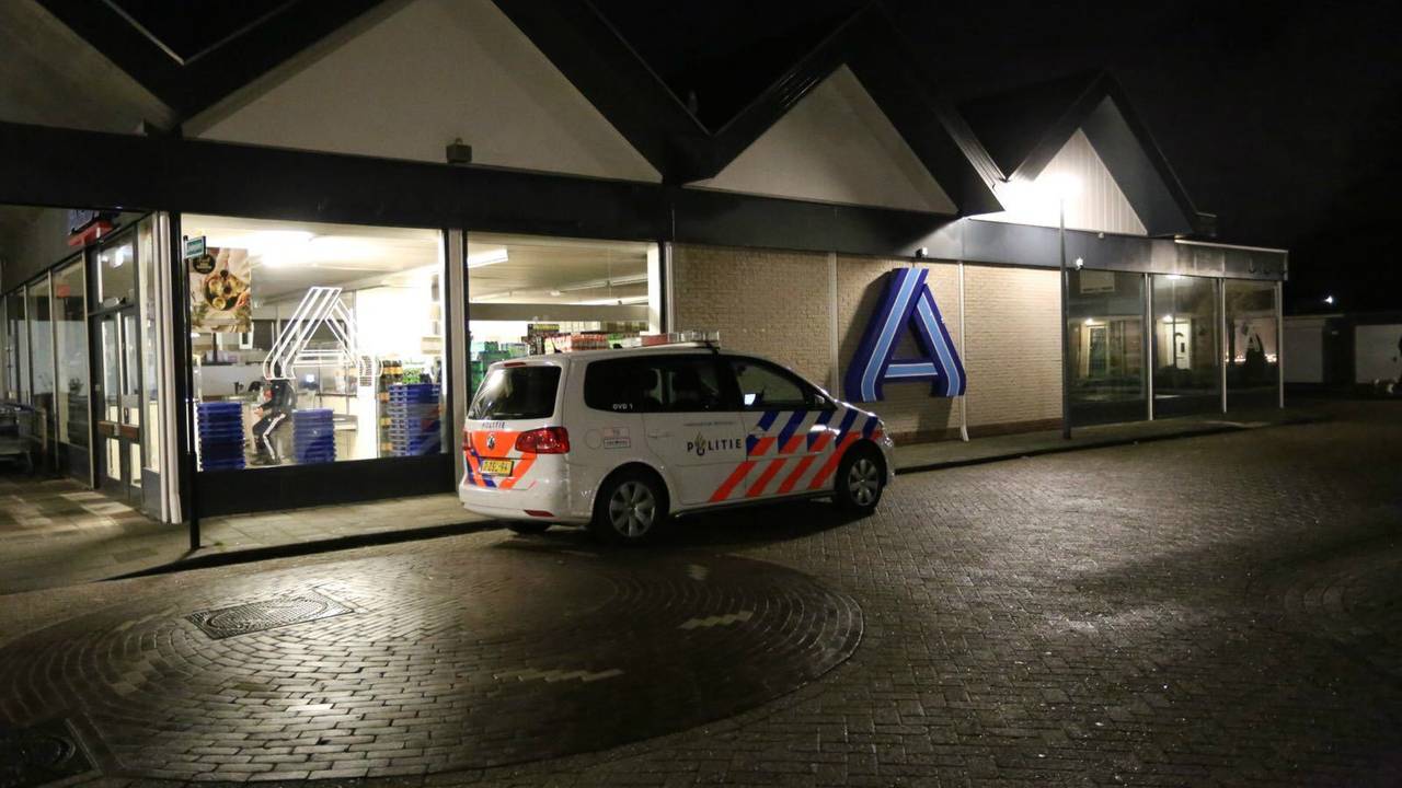 De Aldi werd rond sluitingstijd overvallen (foto: Rico Vogels / SQ Vision).