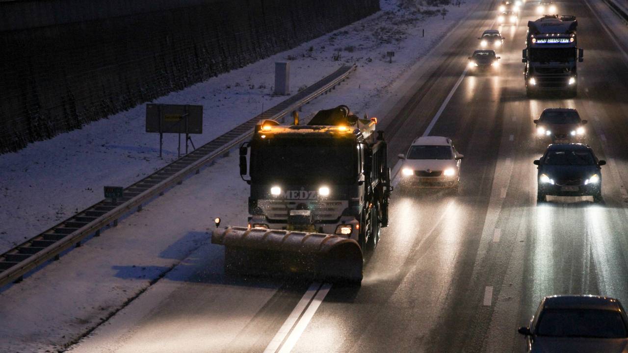 Dinsdagochtend wordt nog gladheid verwacht, daarna wordt het beter. (Foto: GinoPress)