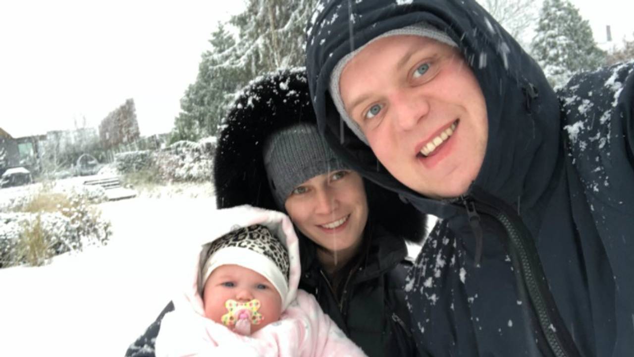 Michael met zijn gezin in de sneeuw (Foto: Twitter).