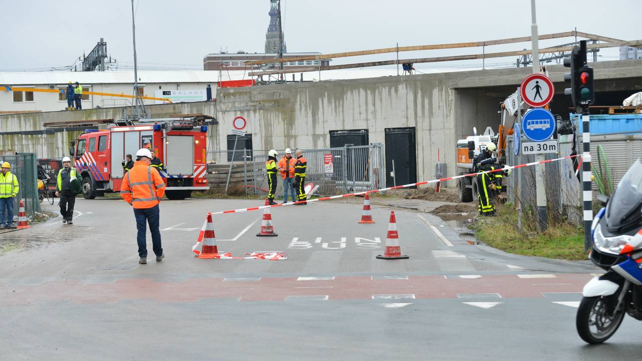 Bij werkzaamheden werd een gasleiding geraakt. (Foto: Perry Roovers/SQ Vision)