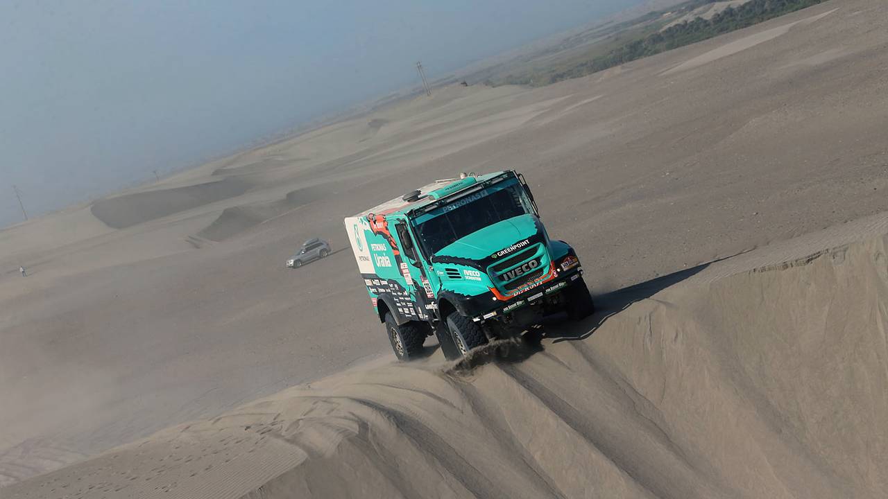 Ton van Genugten in de Peruaanse duinen tijdens Dakar 2018 (foto: Willy Weyens)