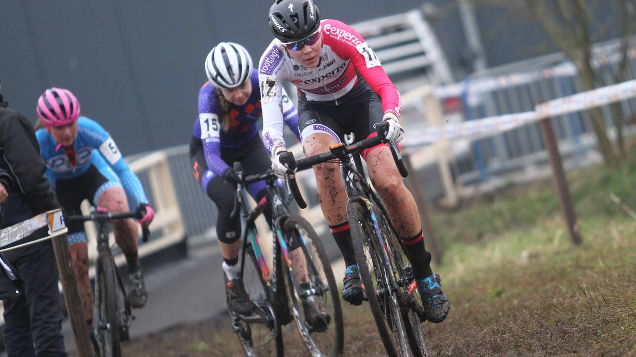 Thalita de Jong tijdens het NK Veldrijden in Surhuisterveen. (Foto: OrangePictures)