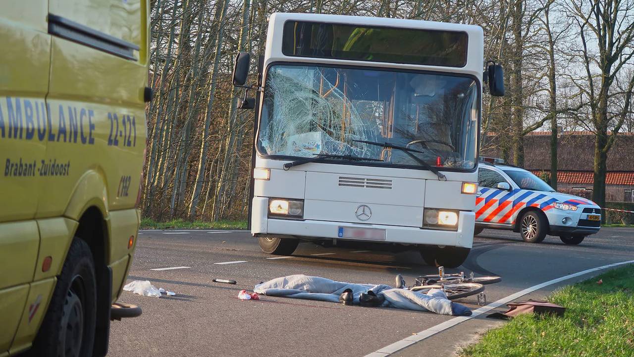 De man is afgevoerd met de ambulance voor de foto werd gemaakt ((foto: SQ Vision Mediaprodukties / Jozef Bijnen)