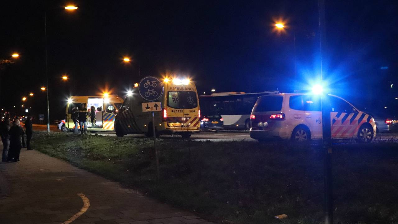 Een auto schepte de twee voetgangers (foto: Ginopress).