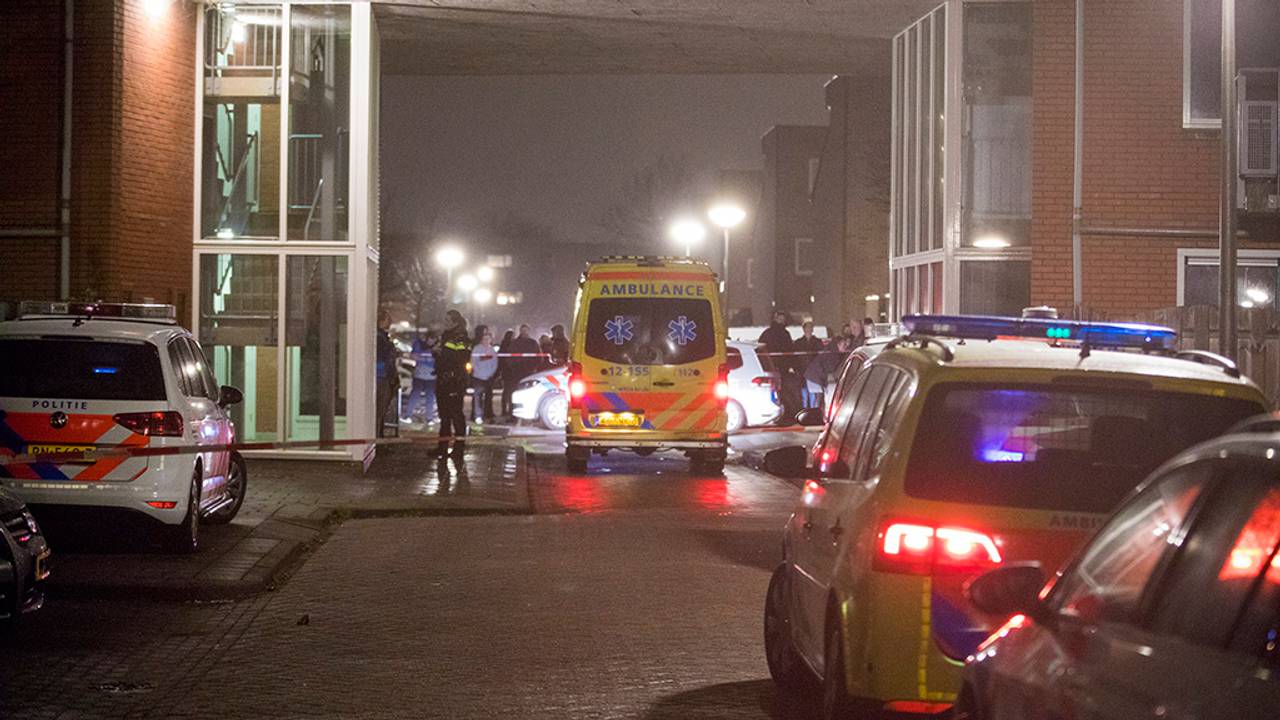 Twee doden in woning Velserbroek (foto: Michel van Bergen)