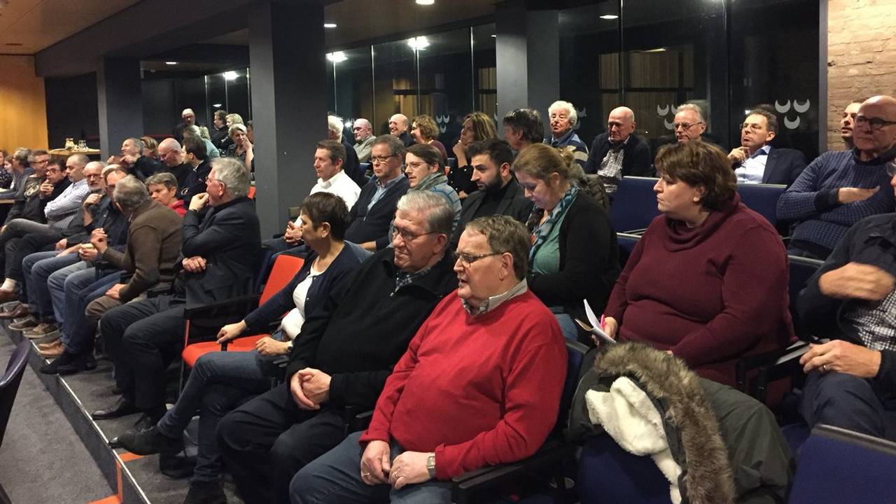 De opkomst bij de vergadering was groot. (Foto: Birgit Verhoeven)