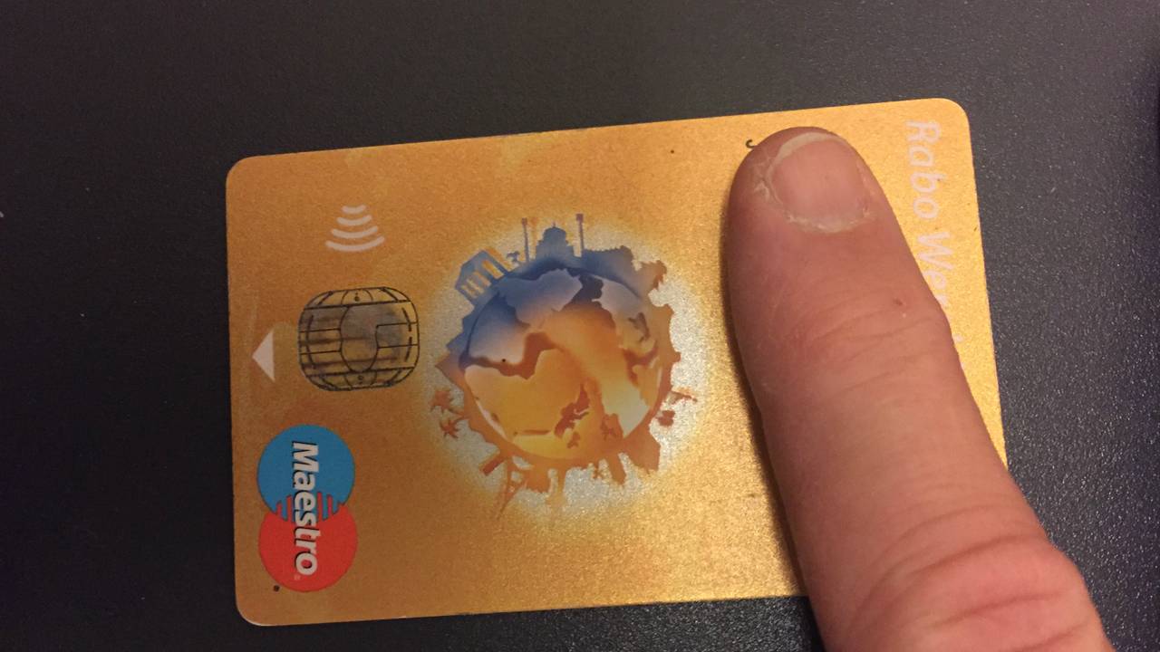 De pinpassen van de mannen waren gewild. (Foto: Hans Janssen)