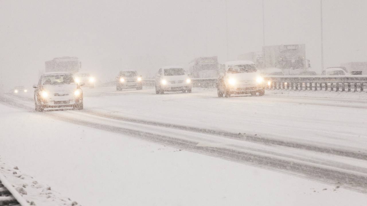 Sneeuw op de snelweg, al was het woensdag niet zó erg (archieffoto: ANP).