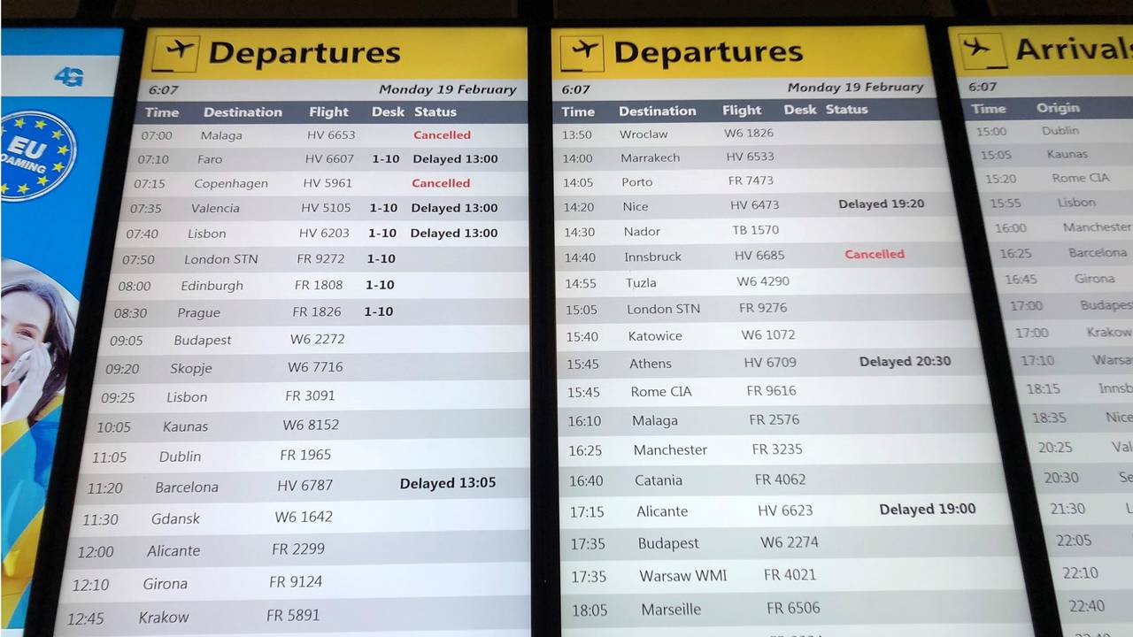 Vertragingen bij Eindhoven Airport. (Foto: Alice van der Plas)