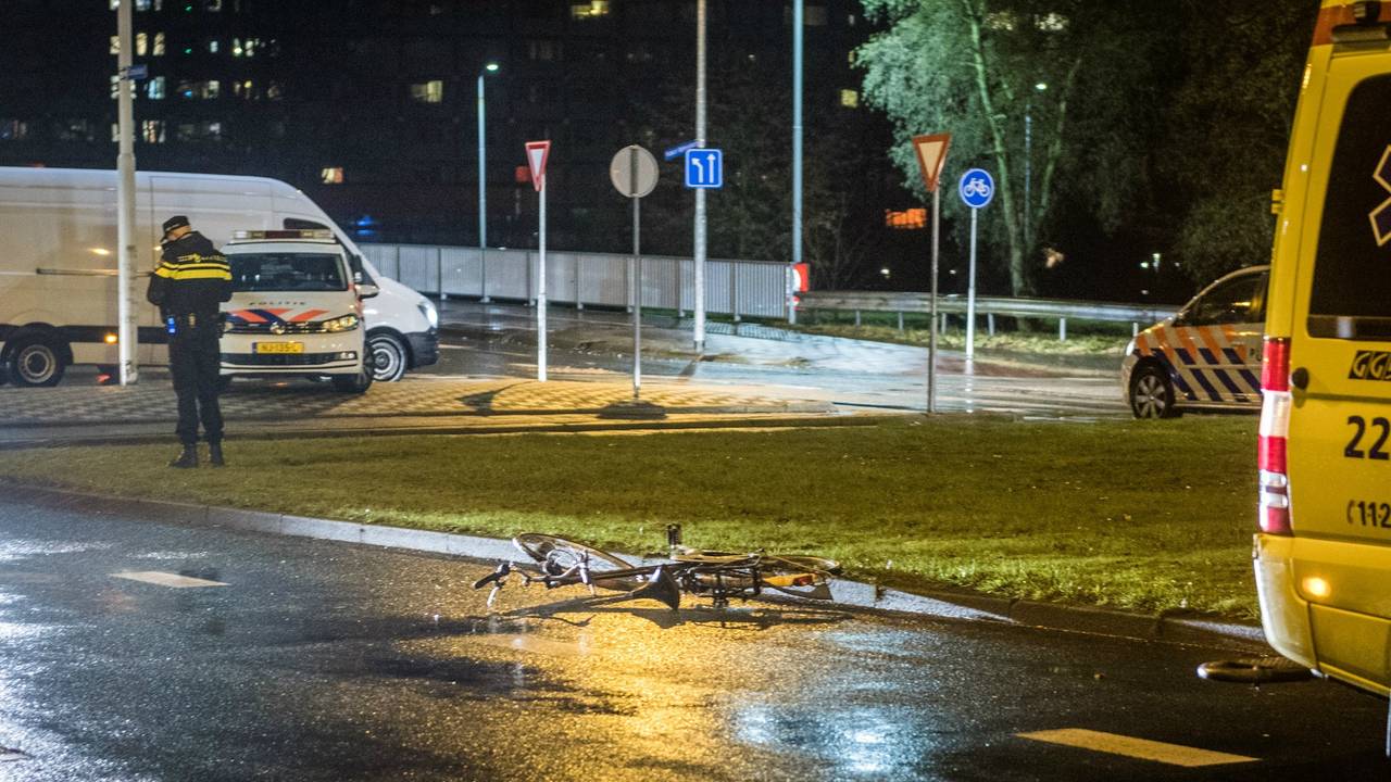 De weg was drie kwartier afgesloten. (Foto: Sem van Rijssel)