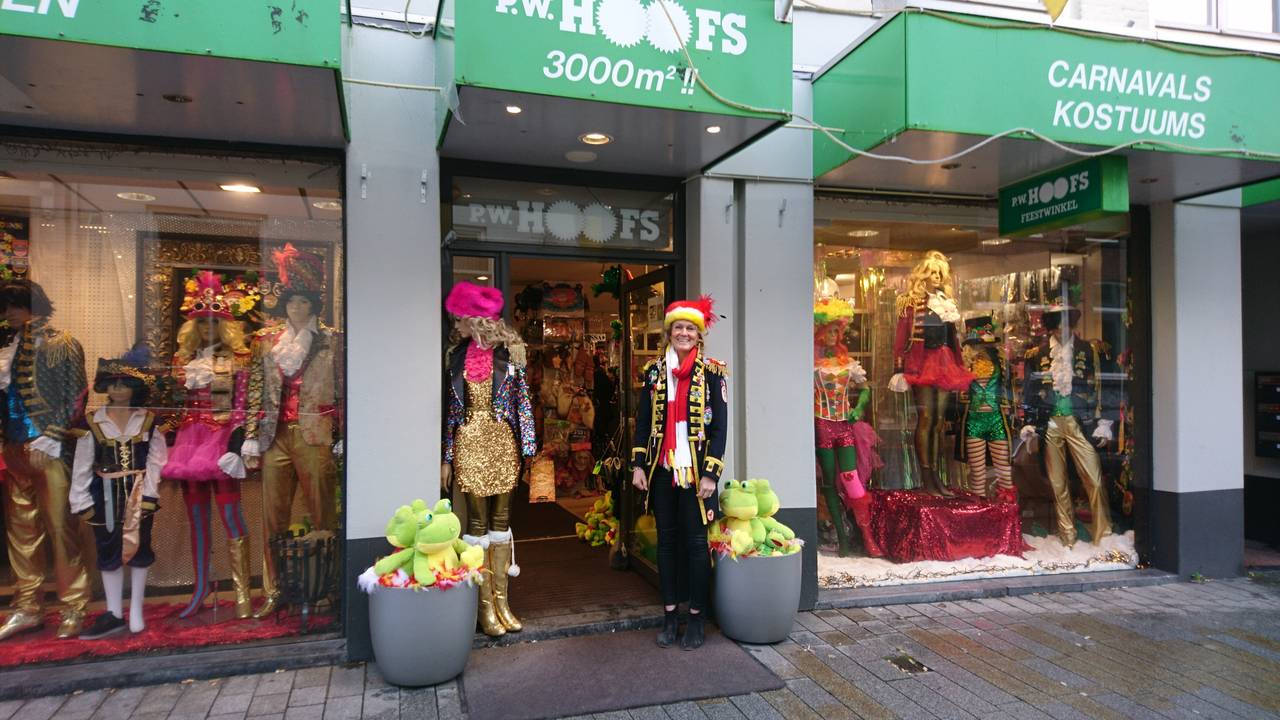 Brig Kwelling uitvegen Toch geen boete voor carnavalswinkel in Oeteldonk, gemeente gedoogt kikkers  in bloempot - Omroep Brabant
