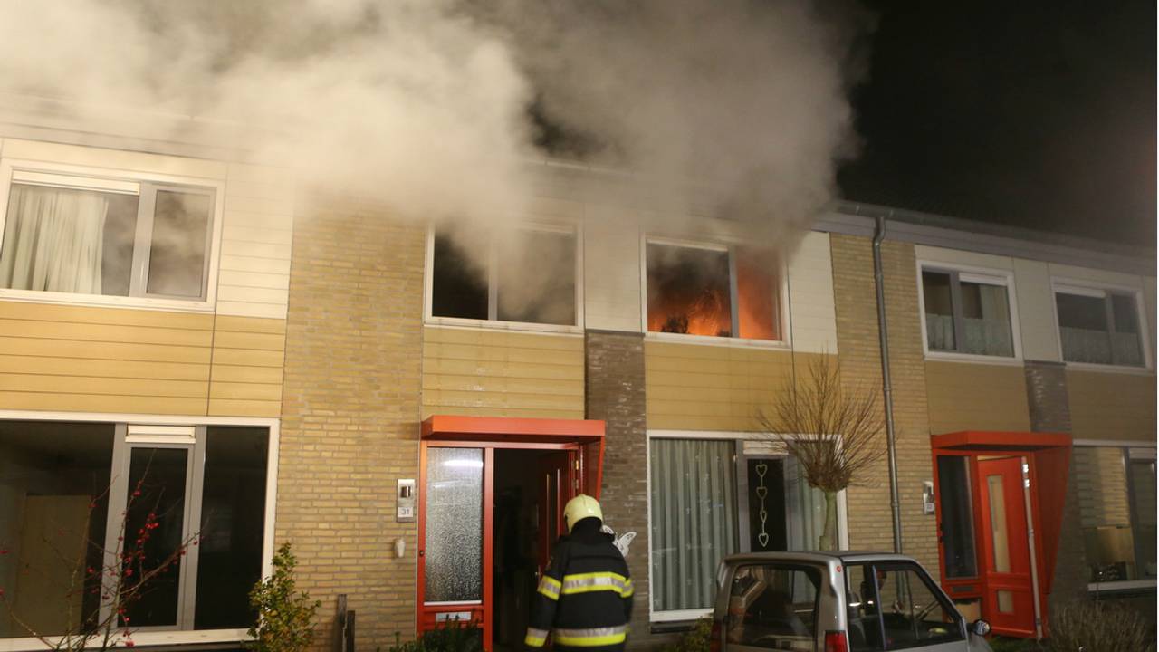 Het vuur woedde in een slaapkamer. (Foto: Bernt van Dongen/FPMB)