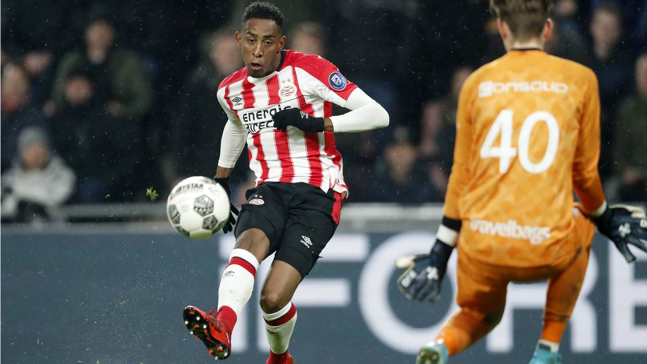 Joshua Brenet scoorde de 4-0 op fraaie wijze. (Foto: VI Images)