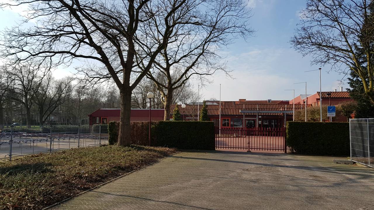 De zogeheten rode school (foto: Udens College).