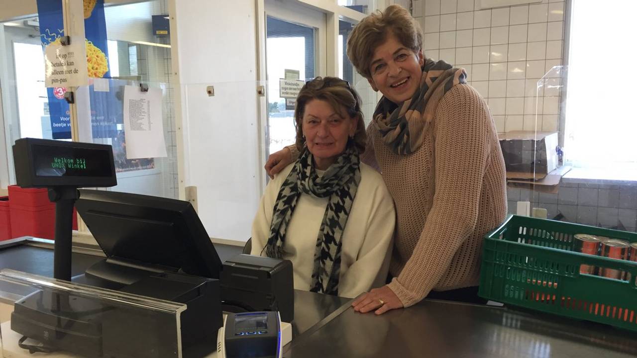 Kassadames Paula (links) en Marie-Hélène. (Foto: Raymond Merkx)