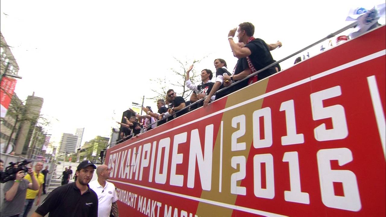 Waar is de platte kar voor de huldiging van PSV? Wij gingen op zoek