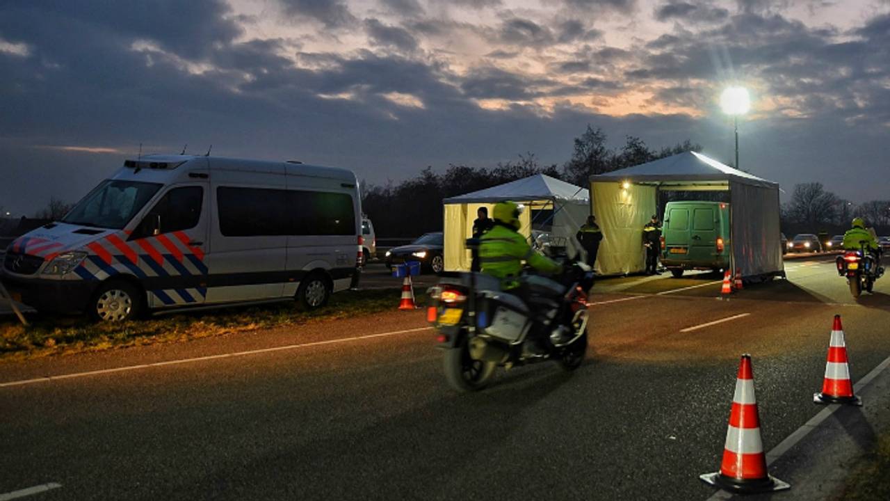 De politiecontrole in Hilvarenbeek. (Foto: De Kort Media)