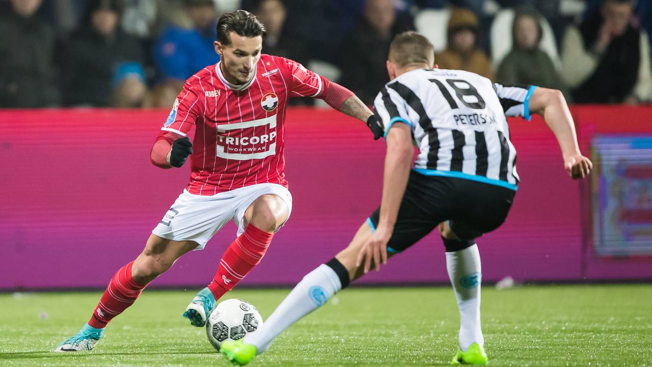 Jordy Croux in actie tegen Heracles Almelo (foto: VI Images).