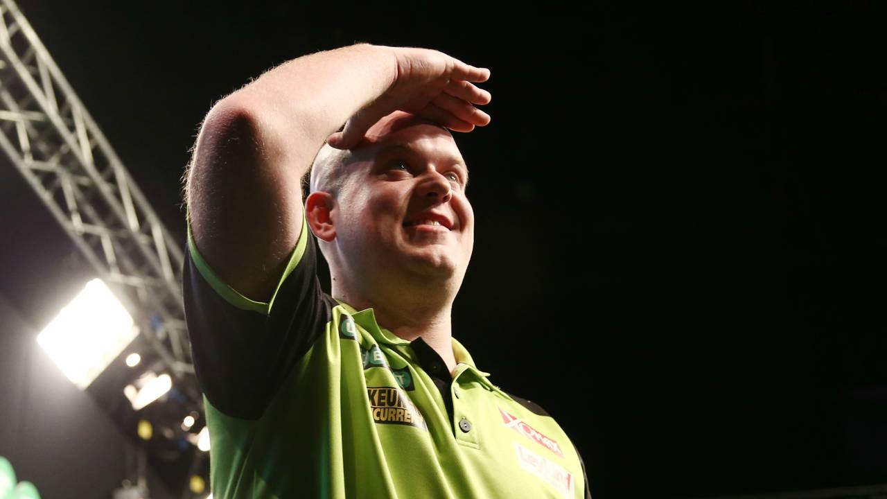 Michael van Gerwen neemt het op tegen Gerwyn Price. (Foto: VI Images)