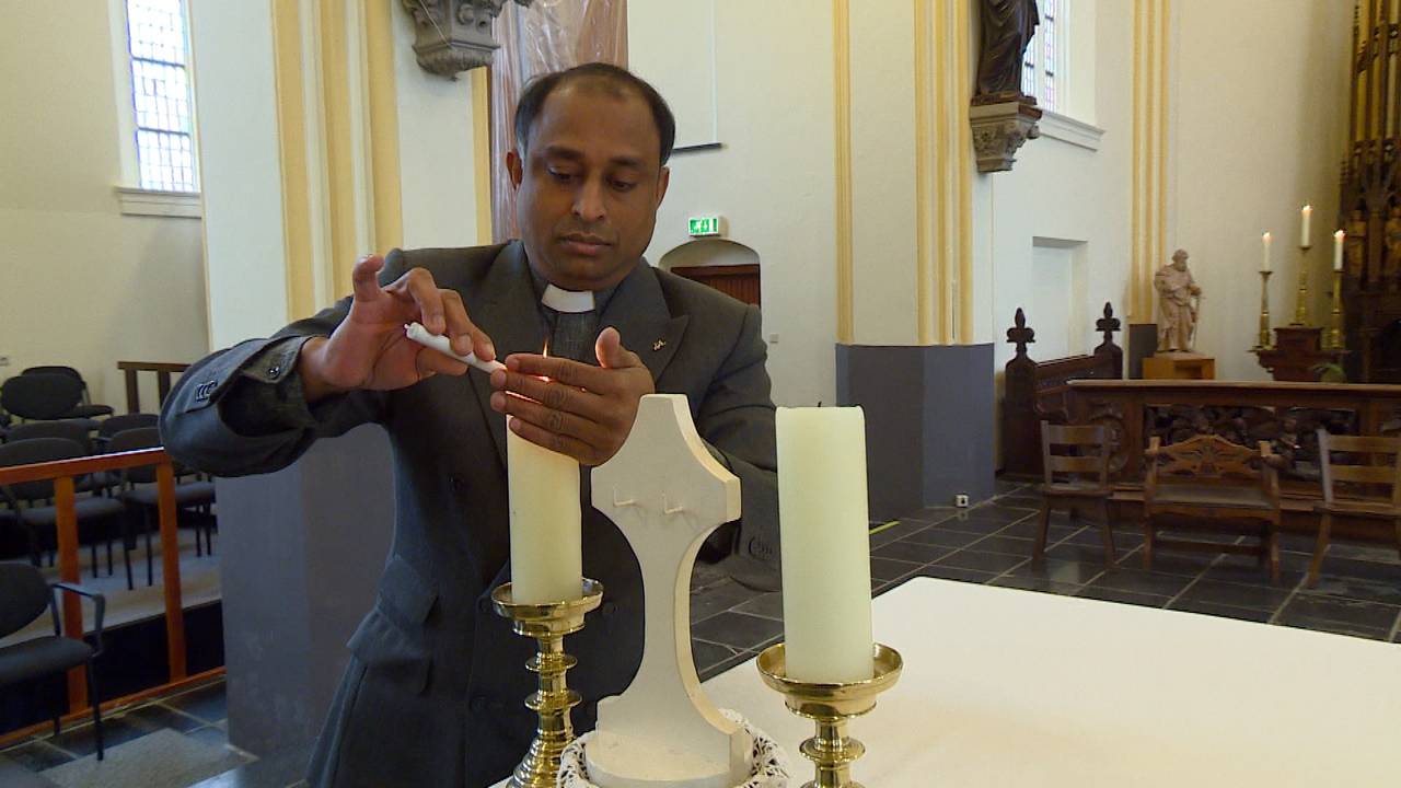 Pastoor Joe in 'zijn' kerk in Schijndel