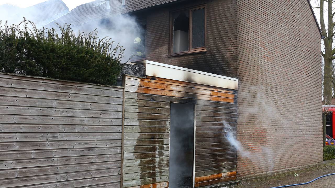 Het huis is onbewoonbaar door de brand. (Foto: SQ Vision Mediaprodukties)